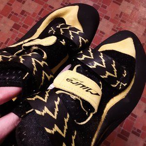 NWT La Sportiva Miura Velcro 44 Climbing Shoes